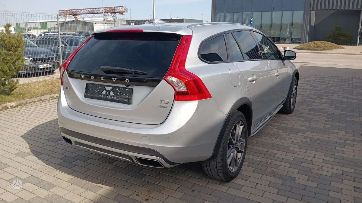 Volvo V60 Cross Country - 6