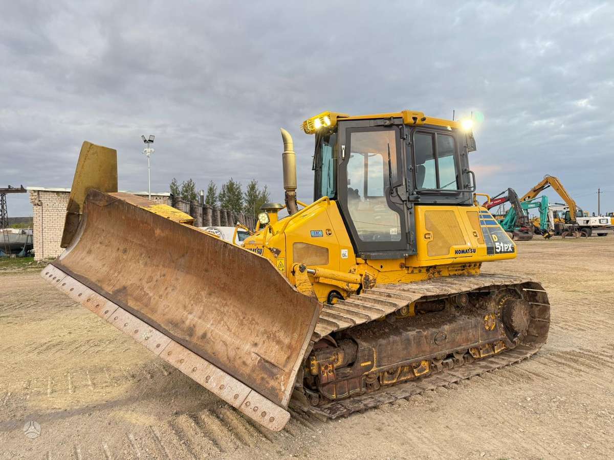 Komatsu D51PX-22, бульдозеры