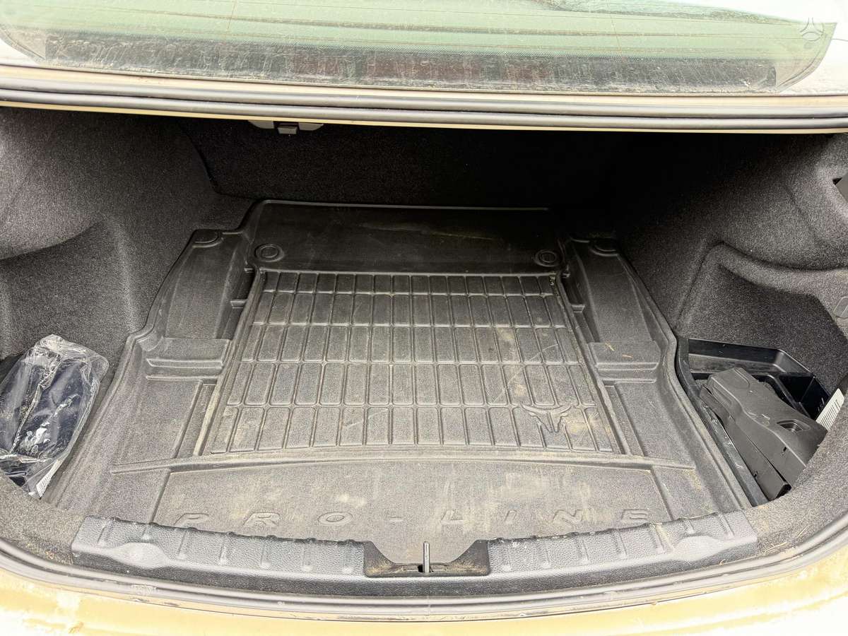 BMW 318, 2.0 l., Седан