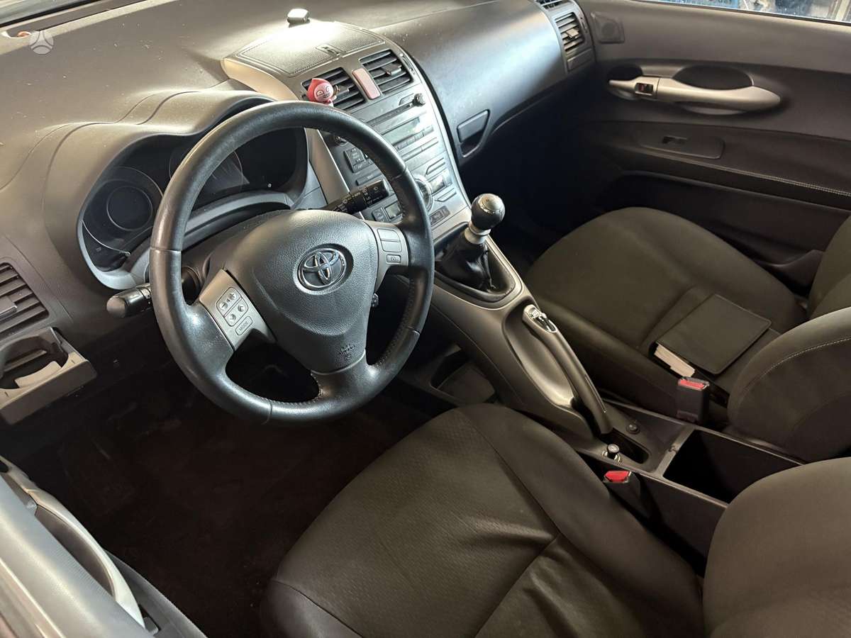 Toyota Auris 37068366700
