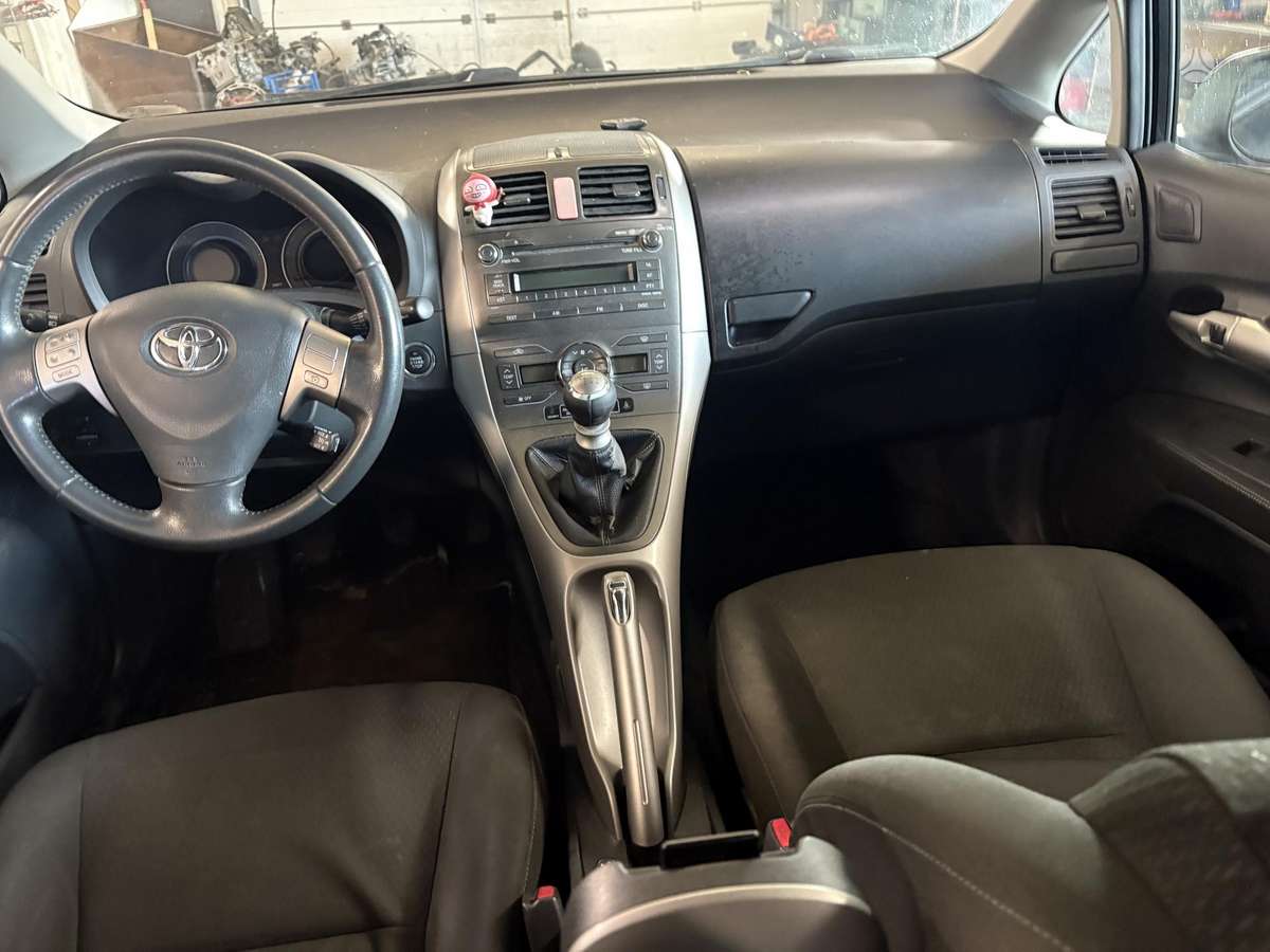 Toyota Auris 37068366700