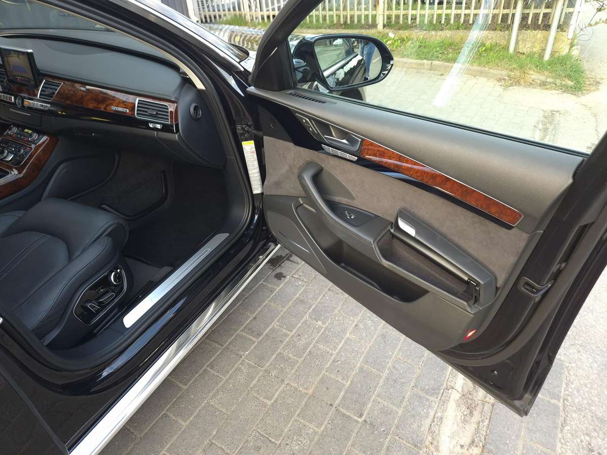 Audi A8 L, 3.0 l., Седан