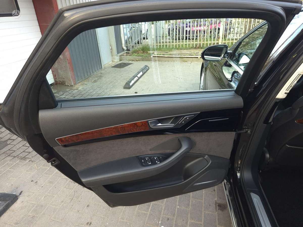 Audi A8 L, 3.0 l., Седан