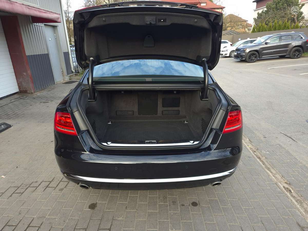 Audi A8 L, 3.0 l., Седан