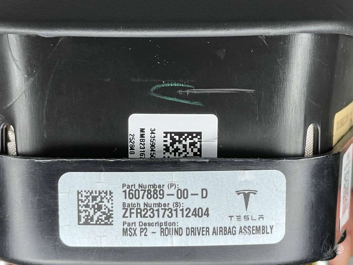 Tesla Model S drošības spilveni