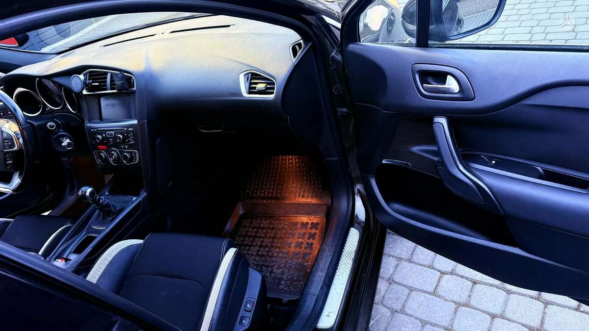 Citroen DS4, 2.0 l., hatchback