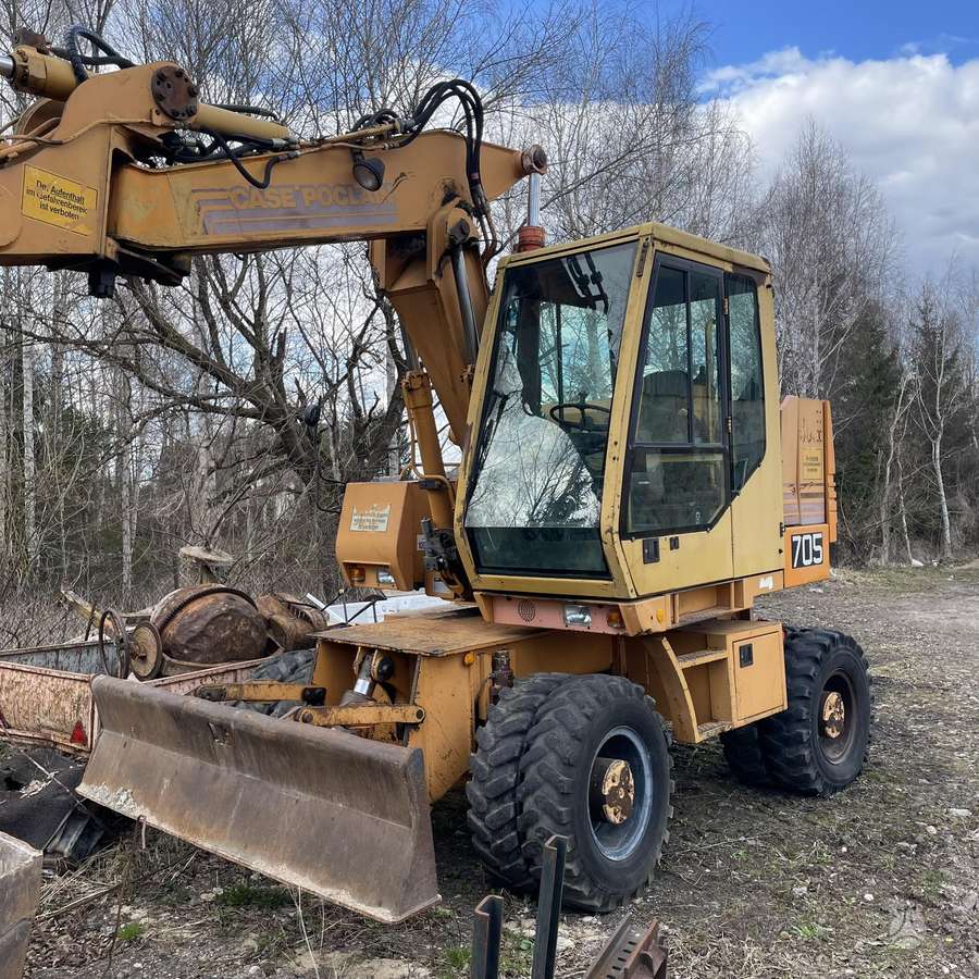 Case 688B, экскаваторы
