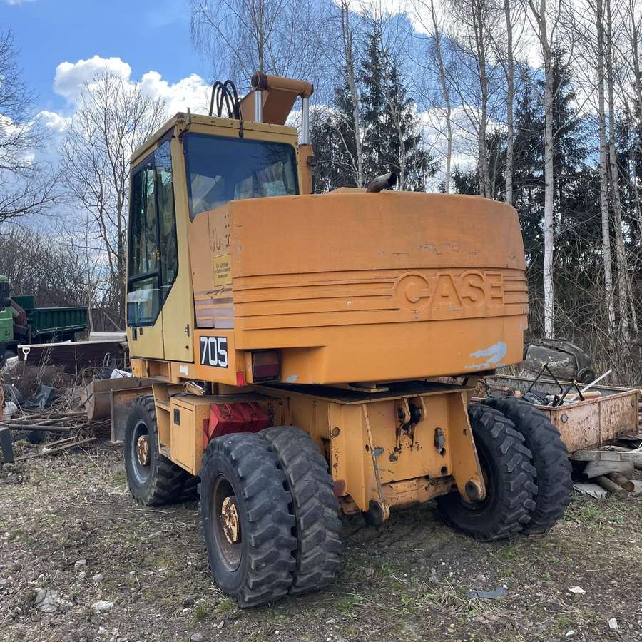 Case 688B, ekskavatoriai