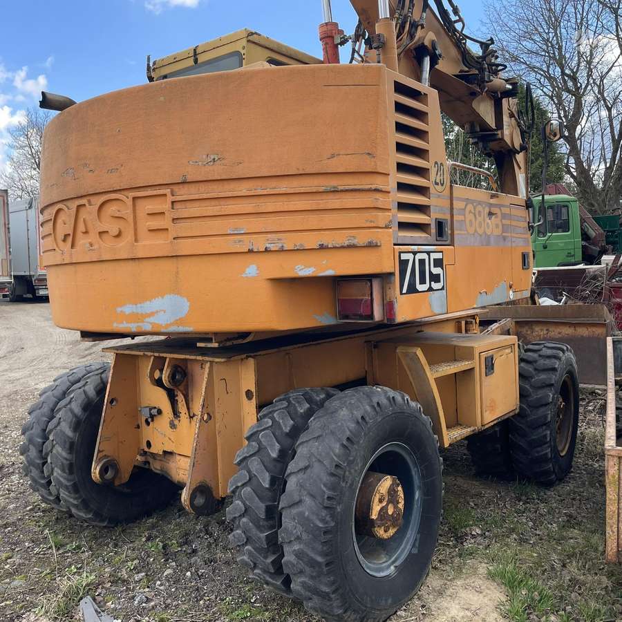 Case 688B, экскаваторы