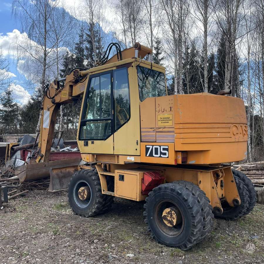 Case 688B, экскаваторы