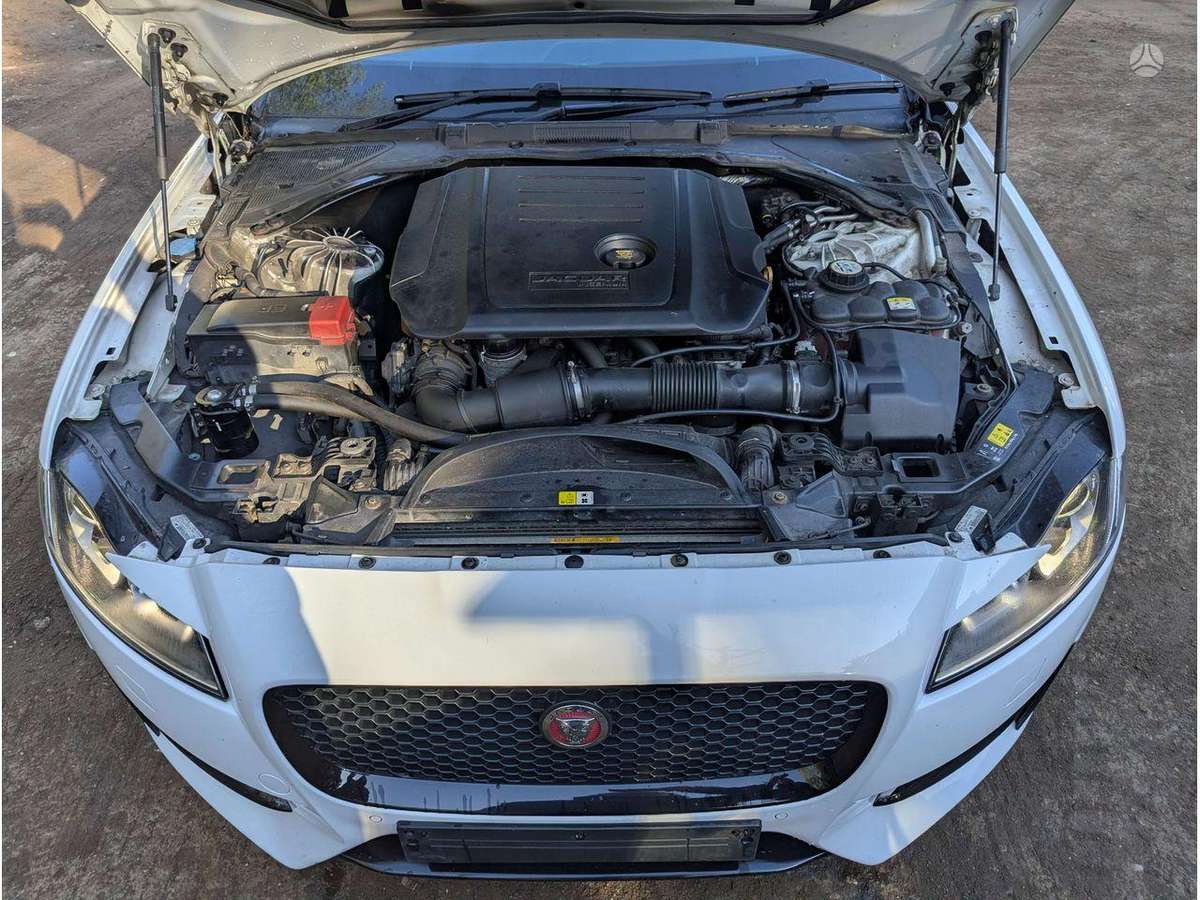 Jaguar XF engine