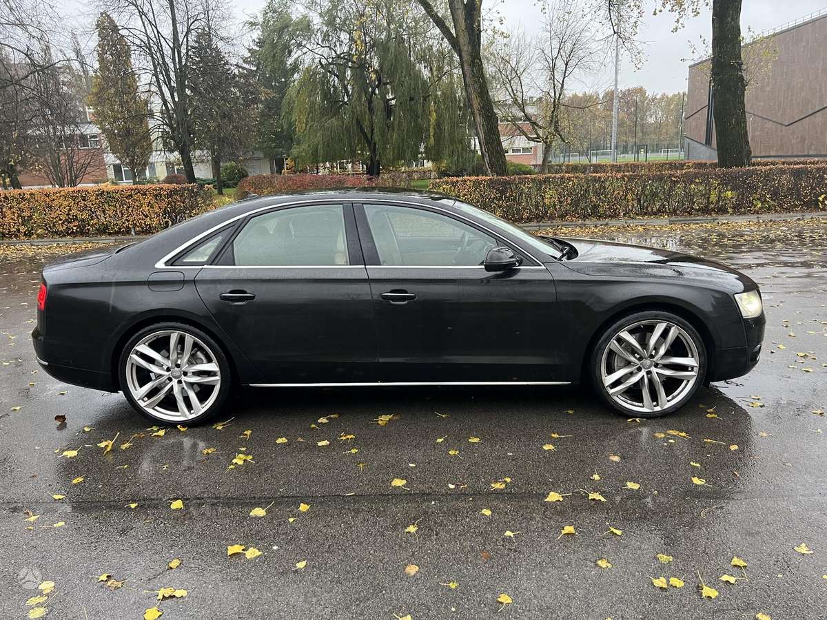 Audi A8, 4.1 l., Седан
