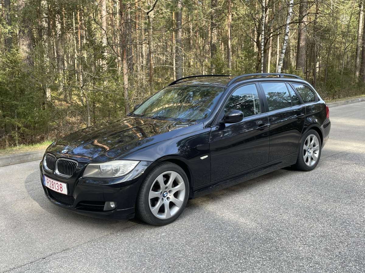 BMW 320, universalas