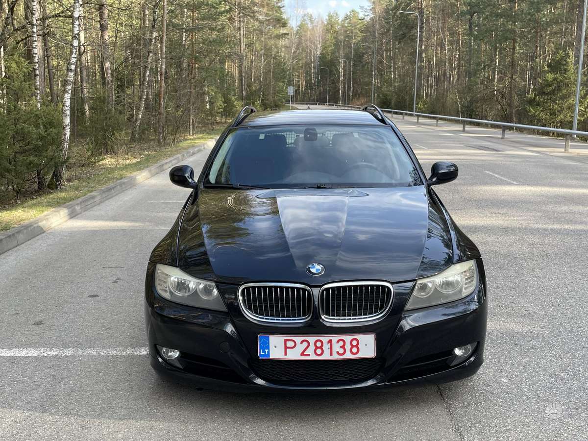 BMW 320, universalas
