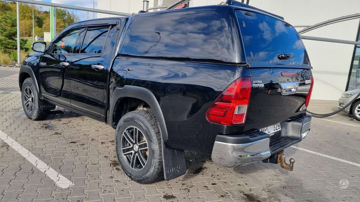 Toyota Land Cruiser, off-road / crossover