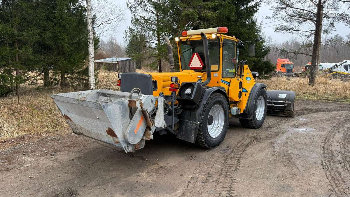 -Kita- Wille 655C, frontal loader