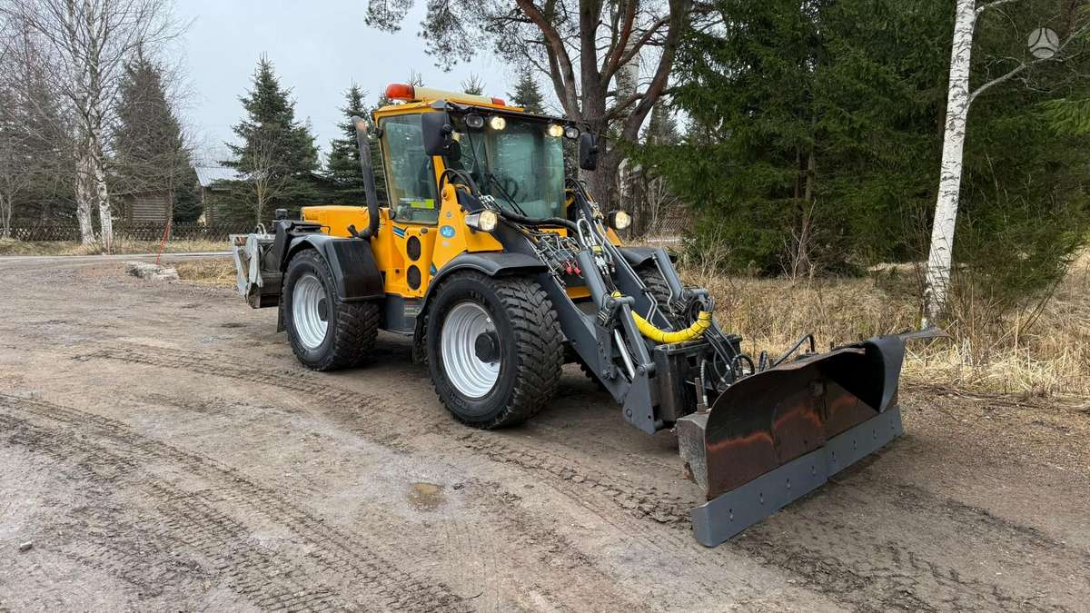 -Kita- Wille 655C, frontal loader