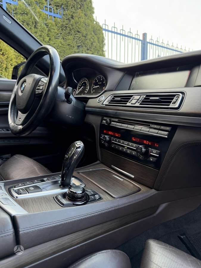 BMW 740, 3.0 l., Седан