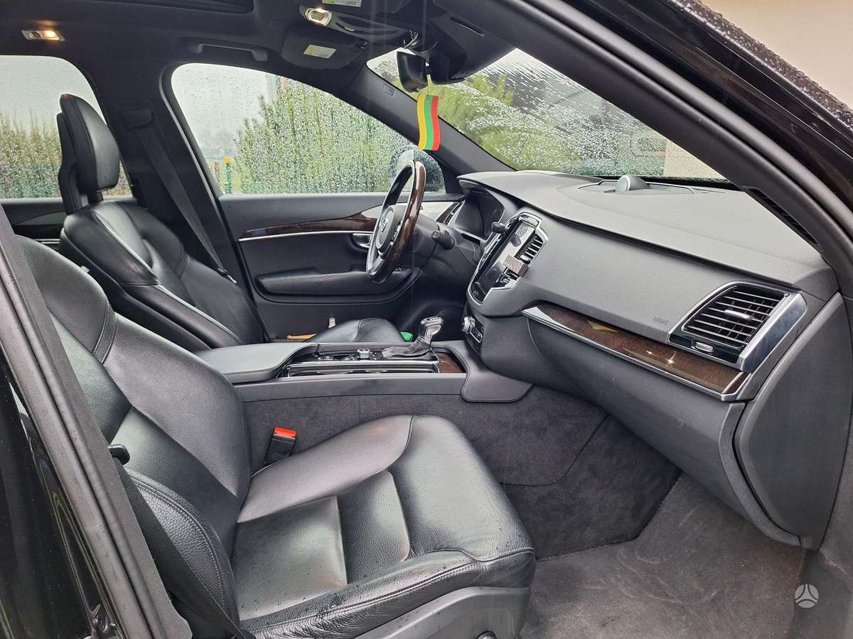 Volvo XC90 - 8