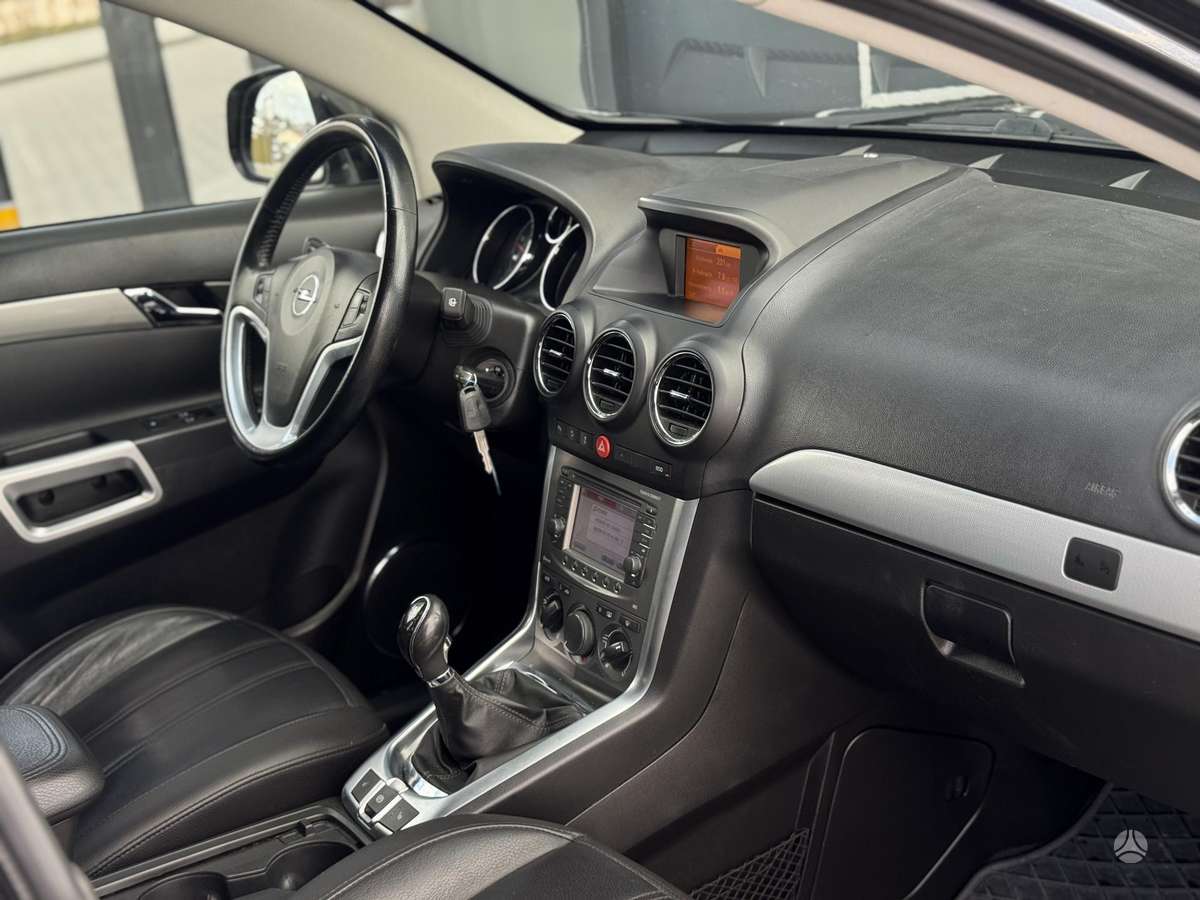 Opel Antara, 2.2 l., off-road / crossover