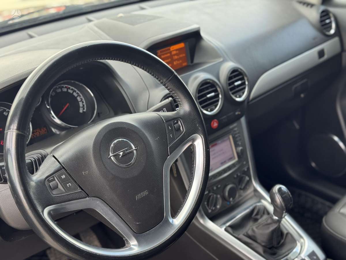 Opel Antara, 2.2 l., off-road / crossover