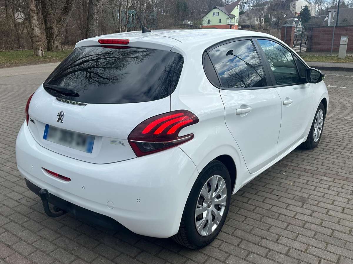 Peugeot 208, 1.2 l., hatchback