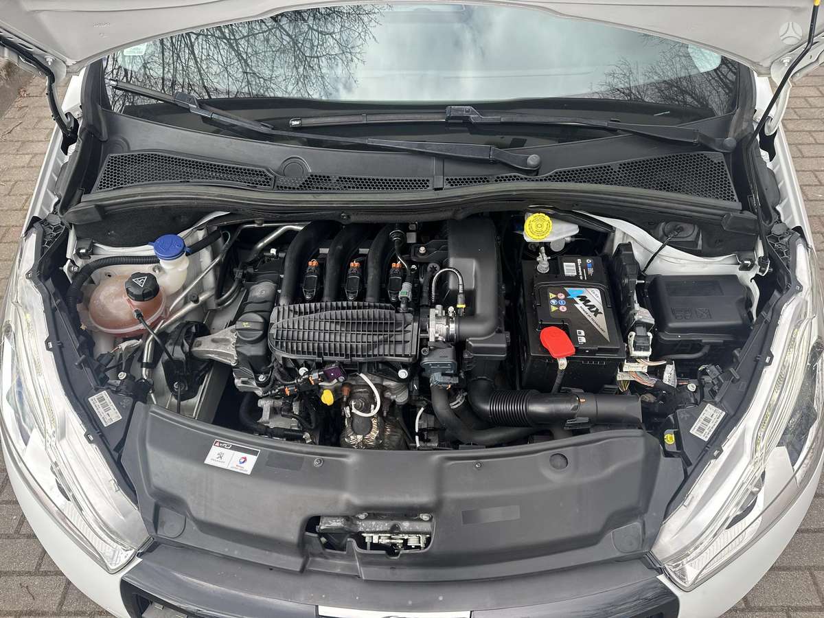 Peugeot 208, 1.2 l., hatchback