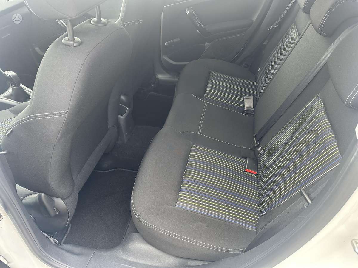 Peugeot 208, 1.2 l., hatchback