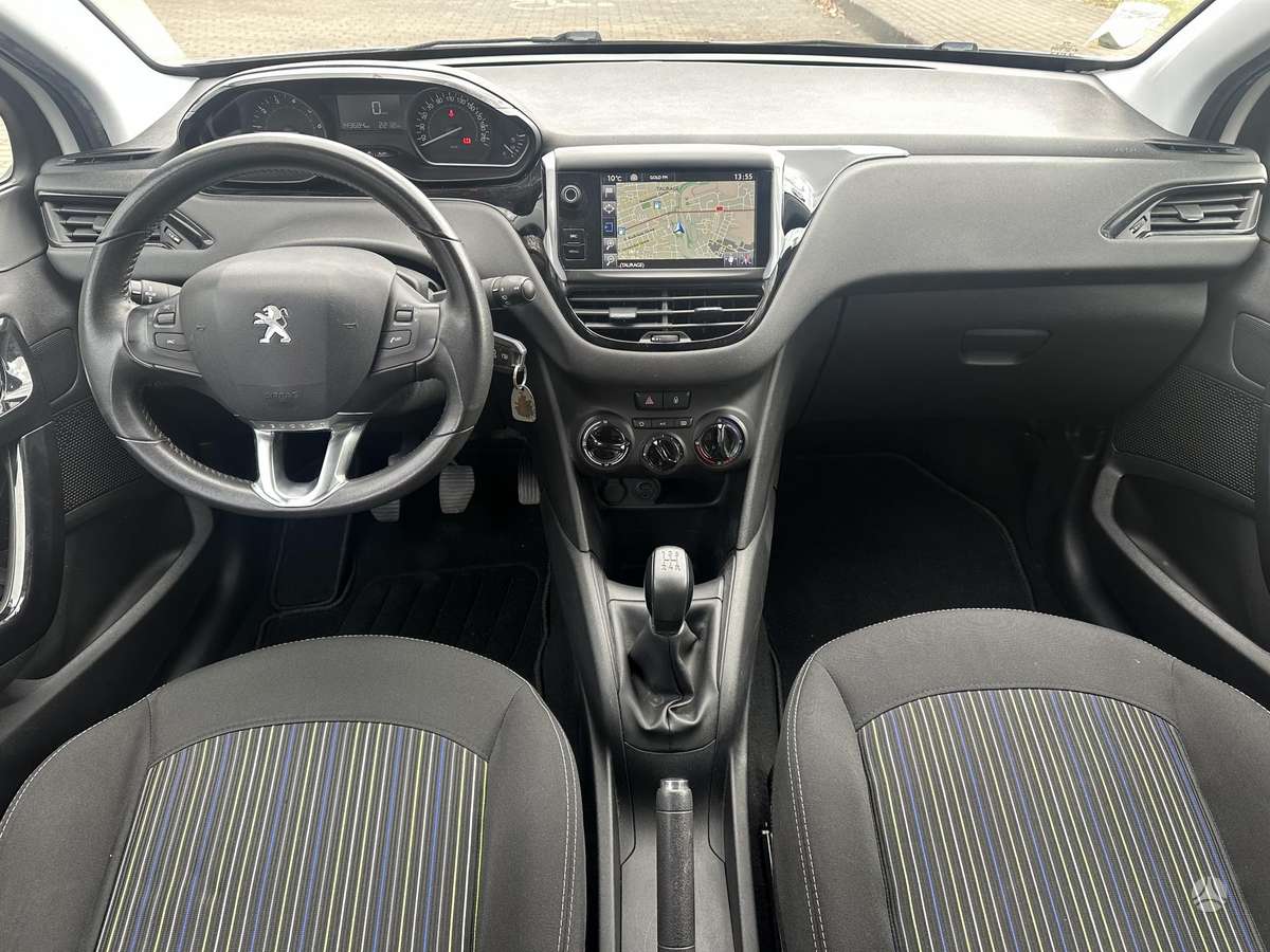 Peugeot 208, 1.2 l., hatchback