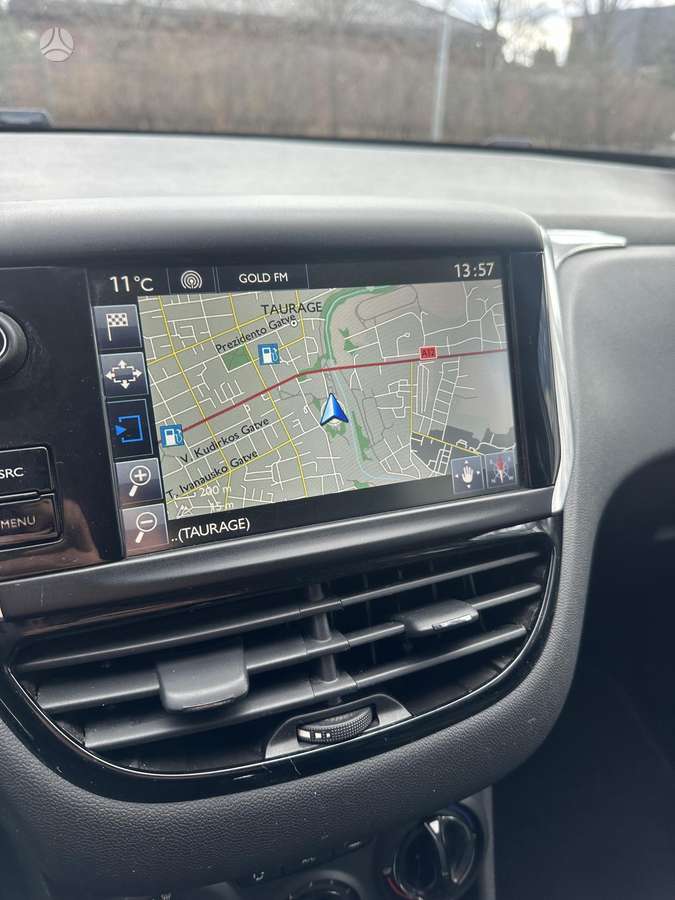 Peugeot 208, 1.2 l., hatchback