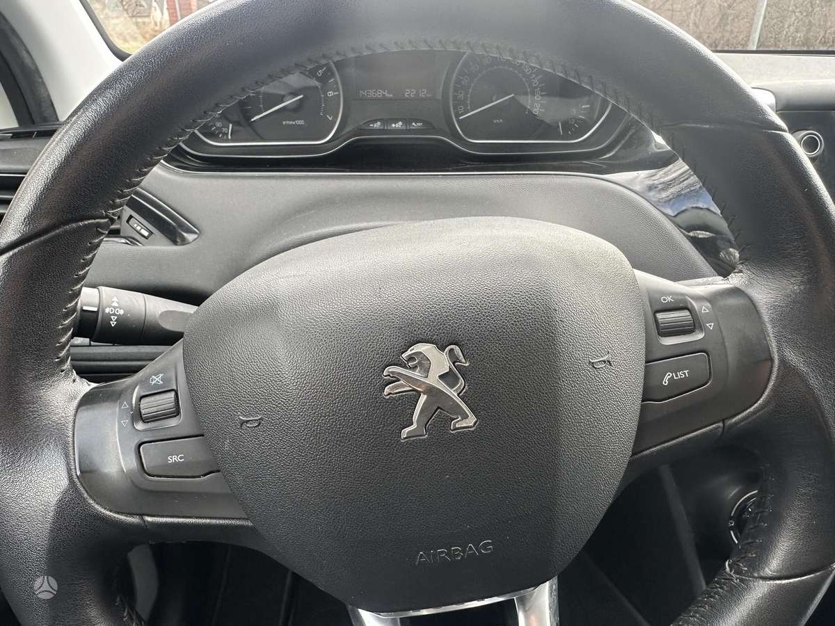 Peugeot 208, 1.2 l., hatchback