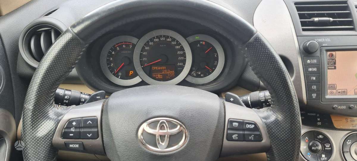 Toyota RAV4 - 6