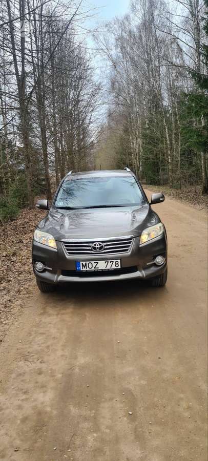 Toyota RAV4 - 1