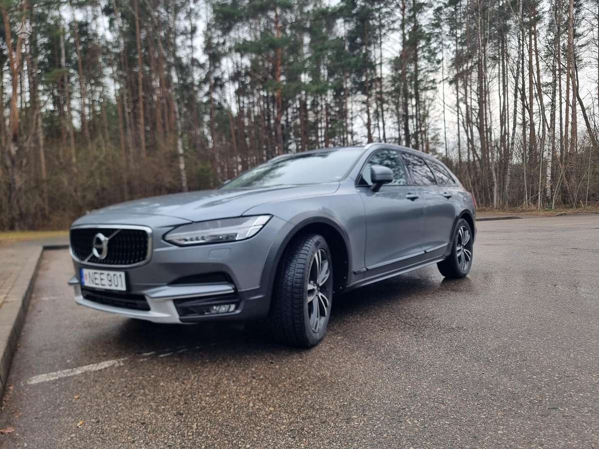 Volvo V90 Cross Country - 1