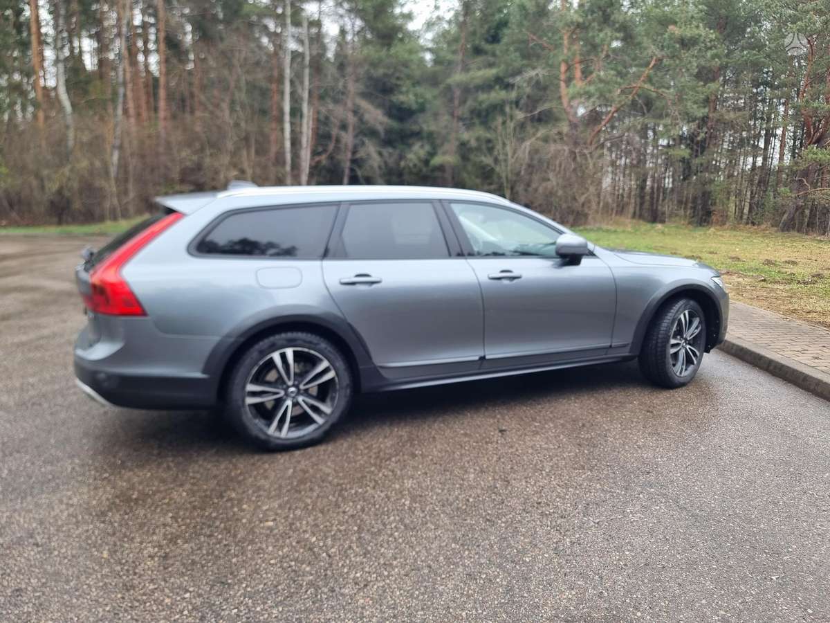 Volvo V90 Cross Country - 2