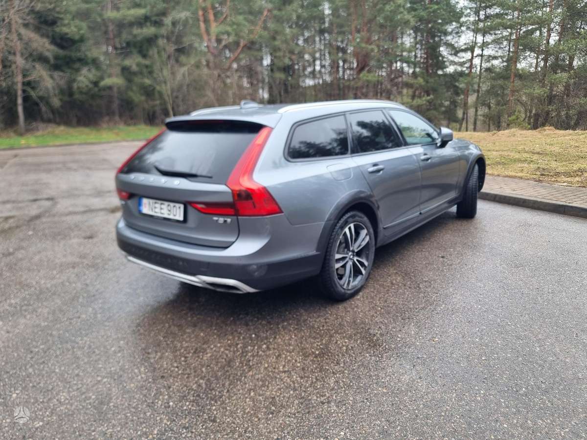 Volvo V90 Cross Country - 3