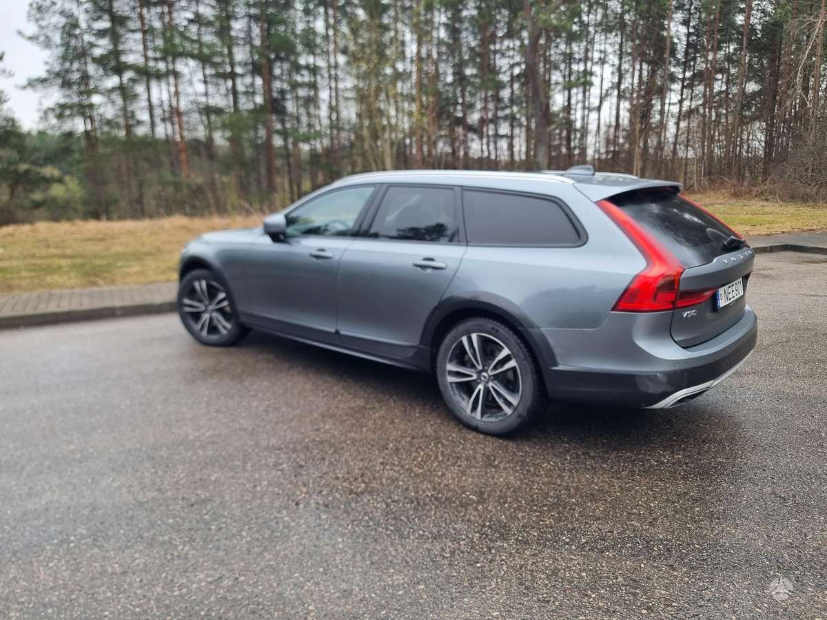 Volvo V90 Cross Country - 4