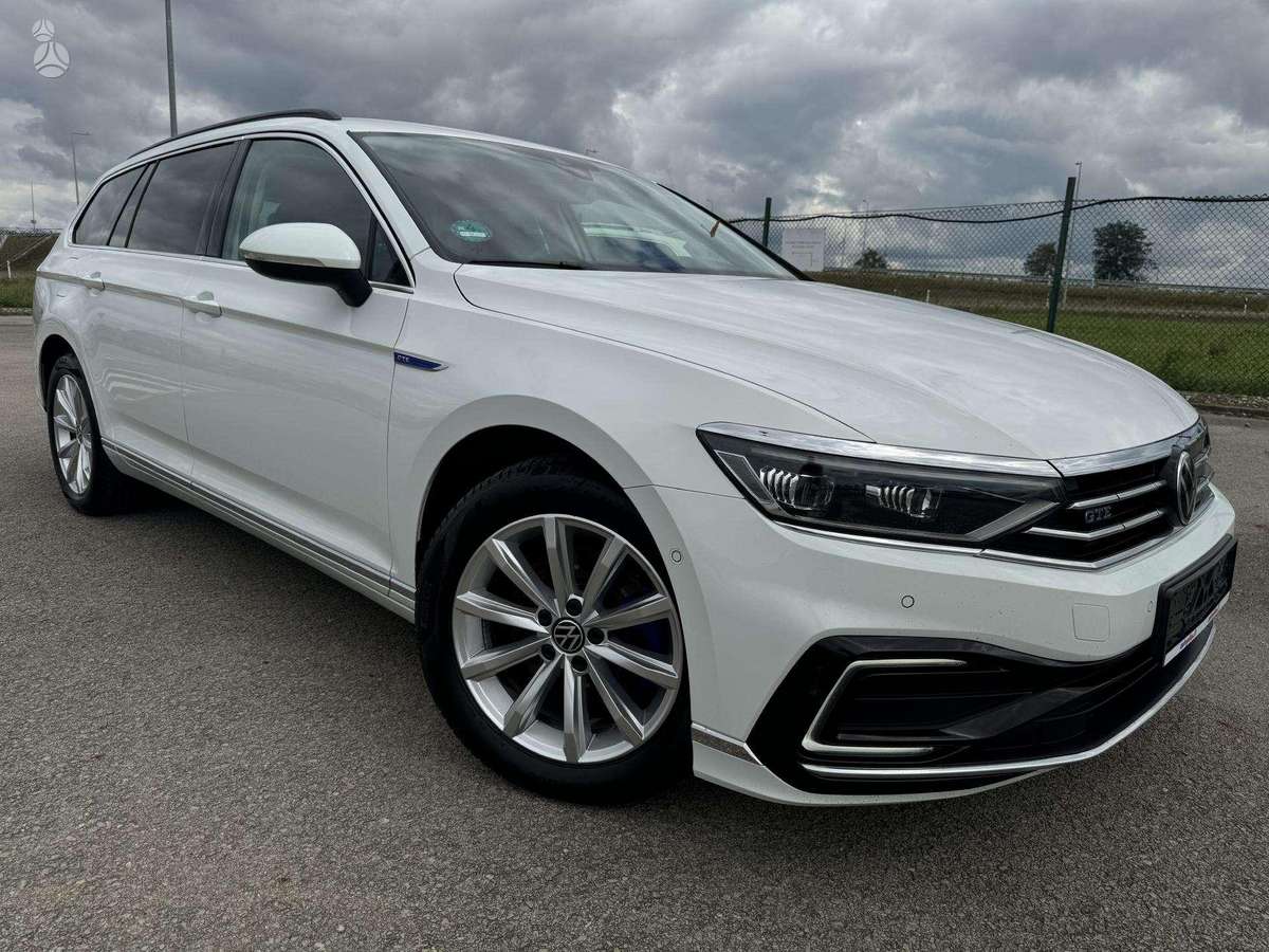 Volkswagen Passat - 4