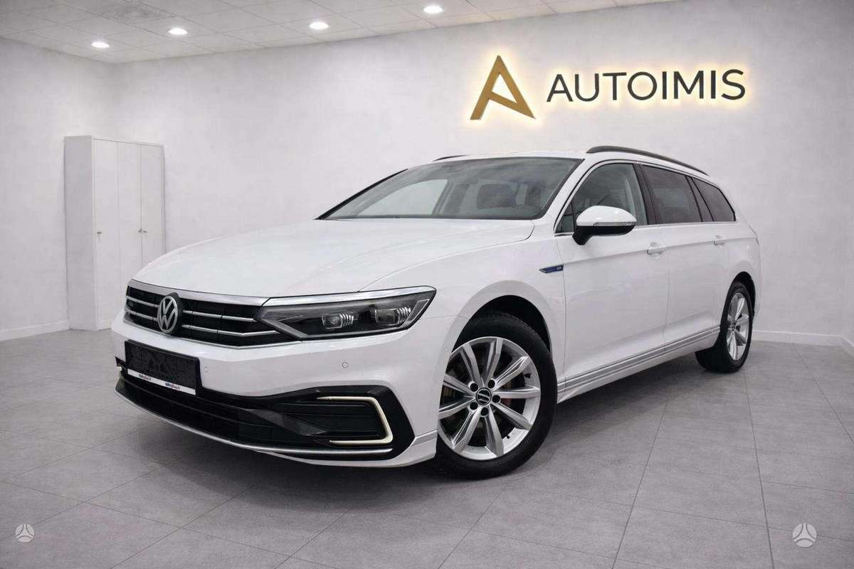 Volkswagen Passat - 1