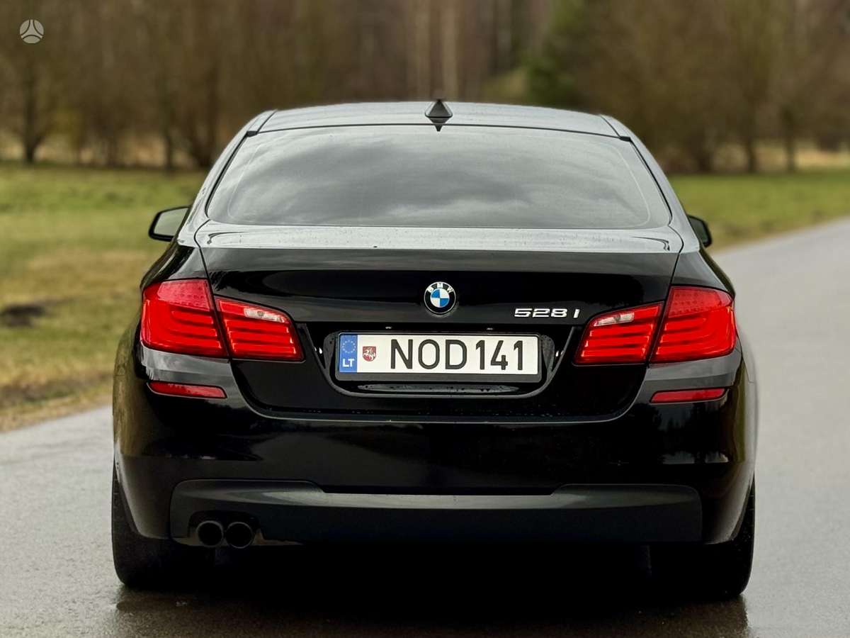 BMW 528, 2.0 l., Седан