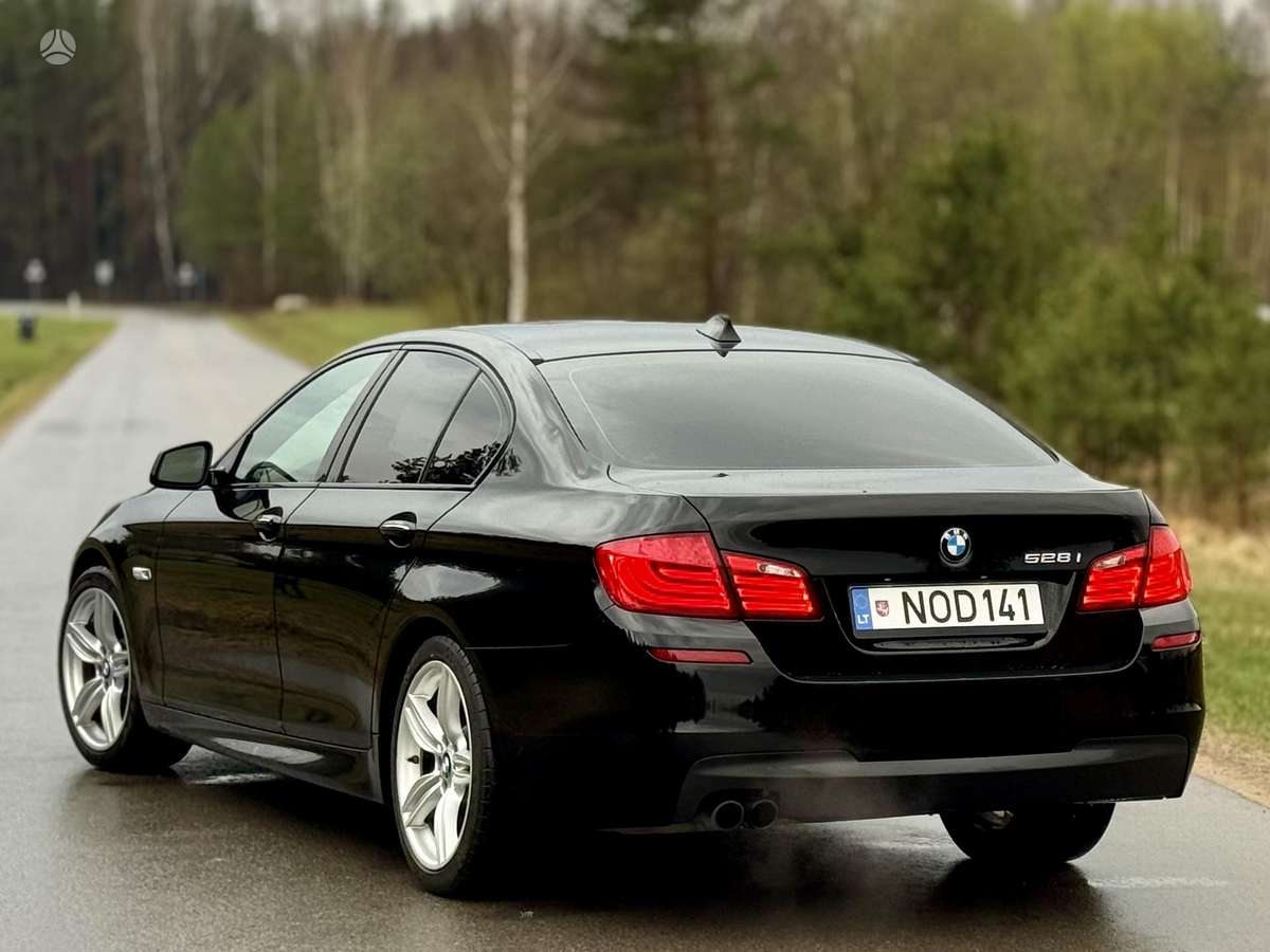 BMW 528, 2.0 l., Седан