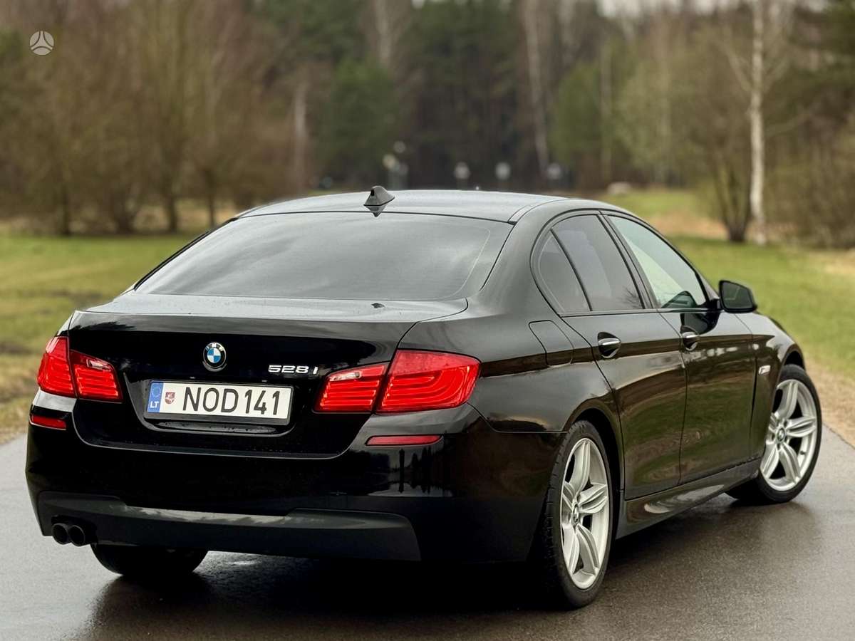 BMW 528, 2.0 l., Седан