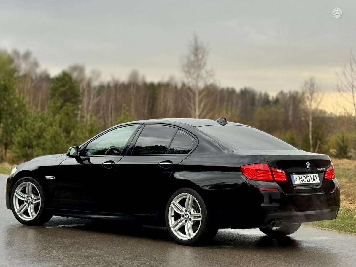 BMW 528, 2.0 l., Седан