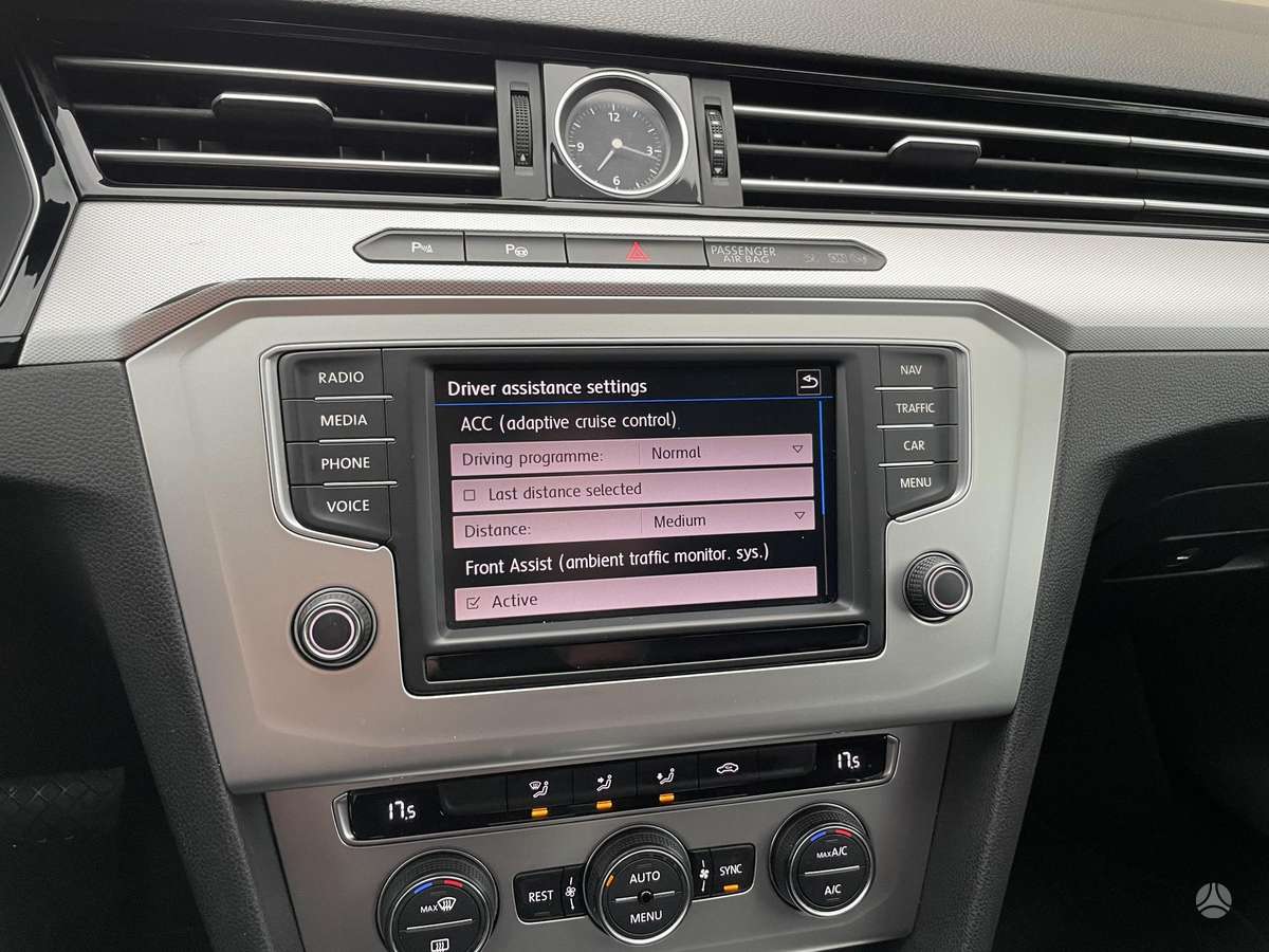 Volkswagen Passat - 12