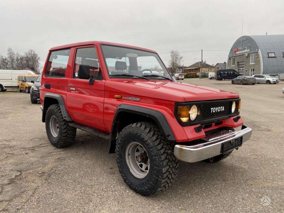 Toyota Land Cruiser - 1