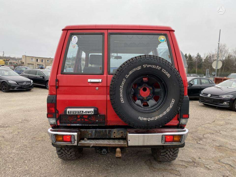 Toyota Land Cruiser - 4