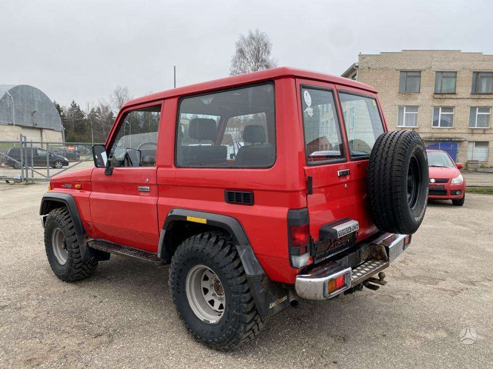 Toyota Land Cruiser - 5