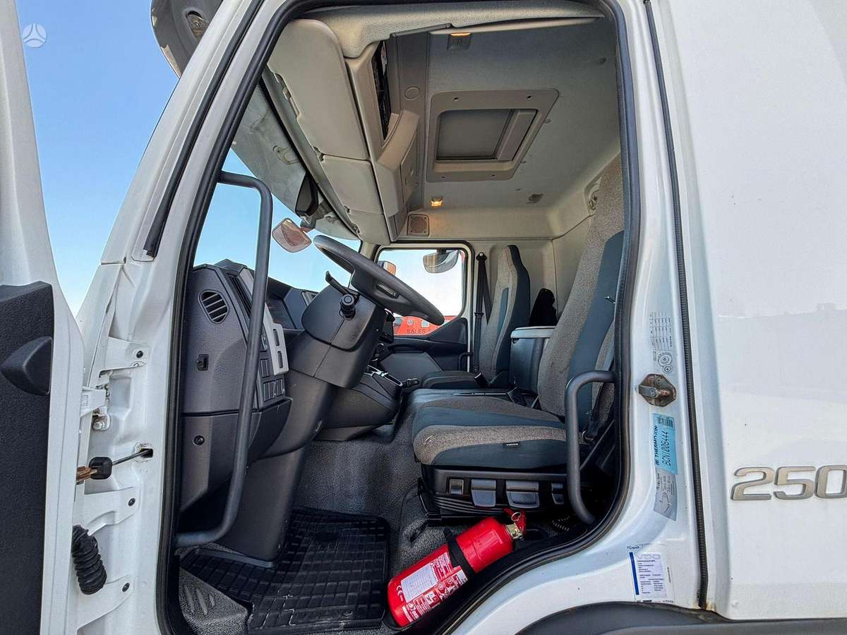 Volvo FL 250 4x2, box trucks / box vans