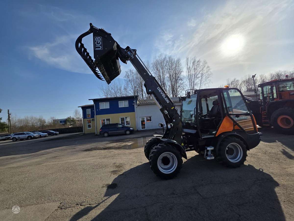-Kita- Develon DL80TL-7, self-propelled loaders