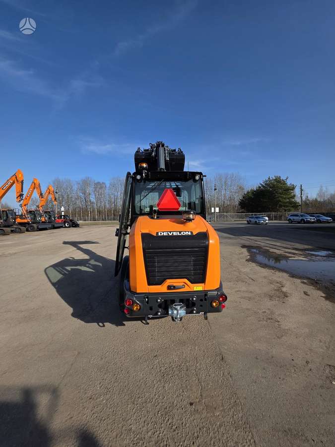 -Kita- Develon DL80TL-7, self-propelled loaders
